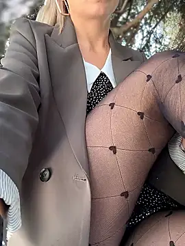 Snapshot of Crazy-Rosa chatting on September 15, 2025, 6:35 am Crazy-Rosa online show from September 15, 2025, 6:35 am