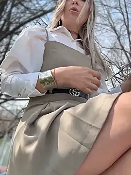 Crazy-Rosa online show from April 1, 2026, 6:58 am