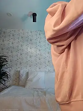 valery mora online show from January 30, 2025, 2:15 pm