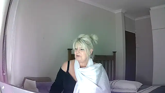 Miahotmilf online show from December 29, 2024, 9:09 pm