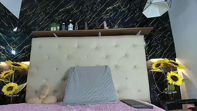 Alexa Smith   online show from October 7, 2025, 6:43 am