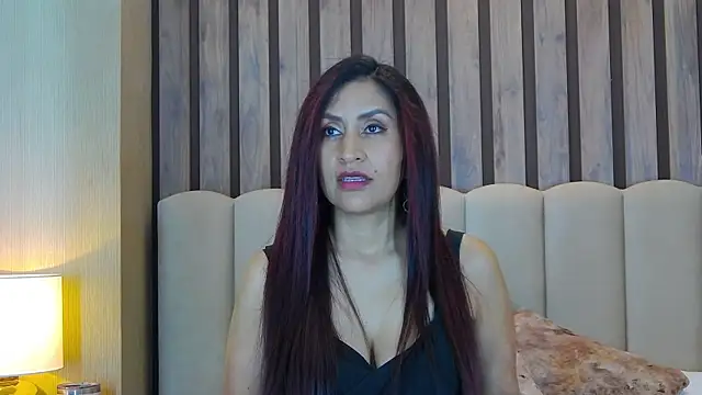 MonicaMoret online show from January 24, 2025, 12:52 pm