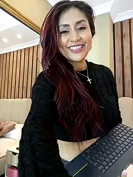 MonicaMoret online show from February 5, 2025, 11:23 am