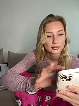 belle98 online show from February 11, 2026, 10:09 am