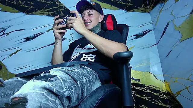 Kevin22 222 online show from February 4, 2025, 9:07 am