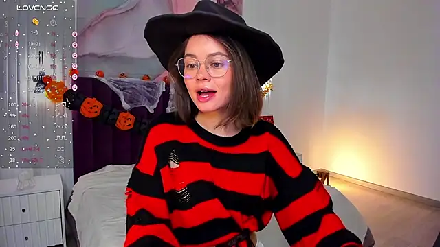 Kelly Cuutie online show from October 26, 2025, 1:11 am