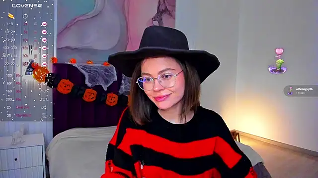 Kelly Cuutie online show from October 28, 2025, 1:20 am