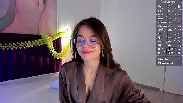 Kelly Cuutie online show from March 31, 2026, 1:51 am