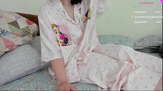 Snapshot of Baby_Claraa chatting on January 5, 2025, 6:13 am Baby Claraa online show from January 5, 2025, 6:13 am