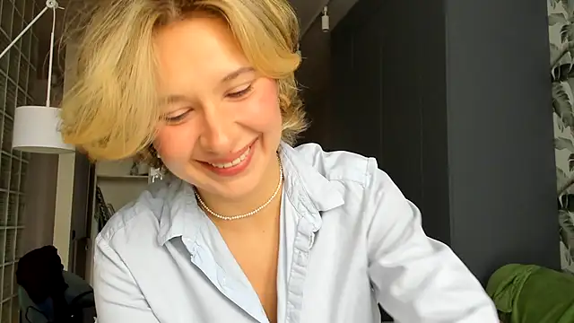 Lilith lutherlow online show from December 21, 2025, 11:17 am