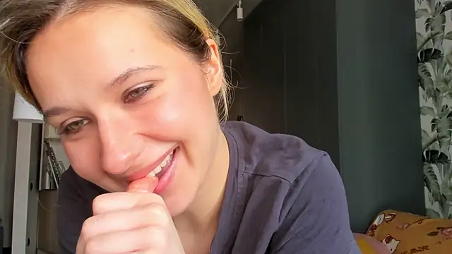 Lilith lutherlow online show from April 12, 2026, 10:09 am