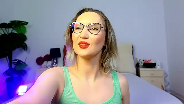 CharmingAnnie online show from April 16, 2026, 5:47 pm