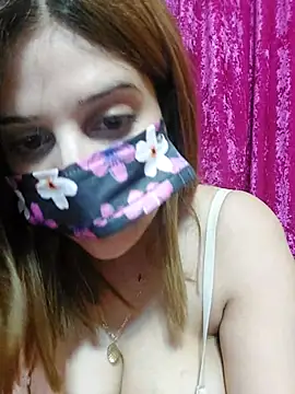 LoNa-daloua online show from April 15, 2026, 10:43 pm