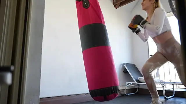 missdaisydiamond777 online show from March 3, 2026, 10:21 am