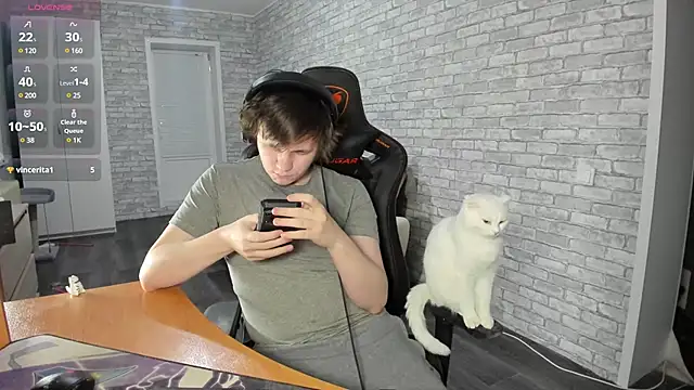 iliaskrislove online show from February 24, 2025, 8:03 pm