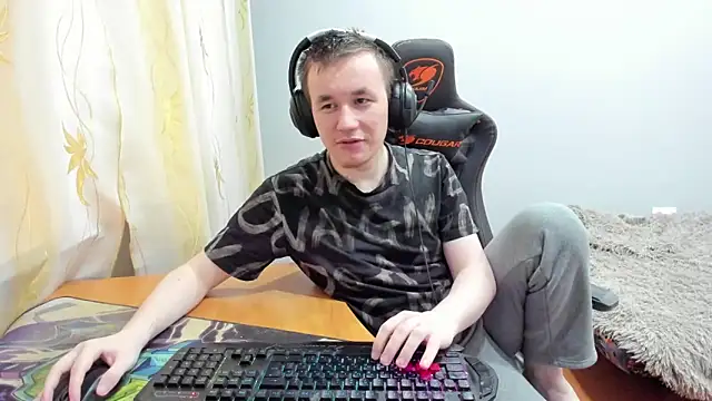 Snapshot of iliaskrislove chatting on November 9, 2025, 12:14 pm iliaskrislove online show from November 9, 2025, 12:14 pm