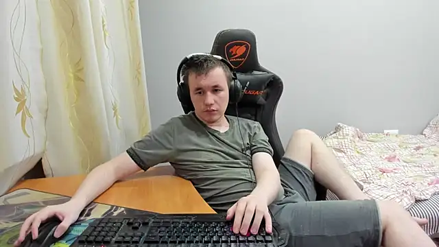 Snapshot of iliaskrislove chatting on November 18, 2025, 2:43 pm iliaskrislove online show from November 18, 2025, 2:43 pm