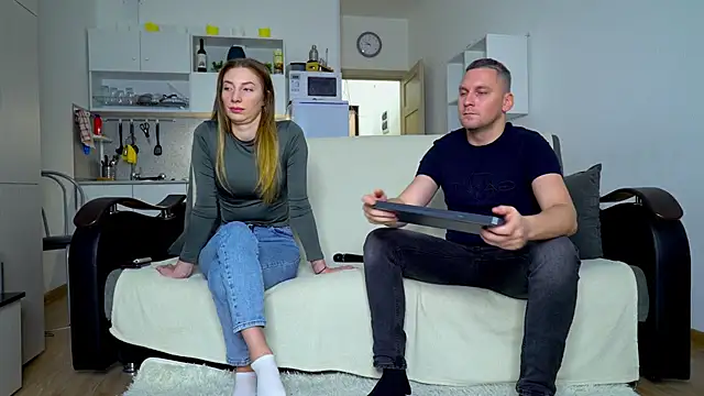 littlesweettifany online show from November 13, 2025, 12:15 pm