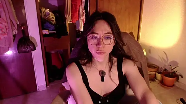 emily pearl  online show from October 16, 2025, 7:42 am