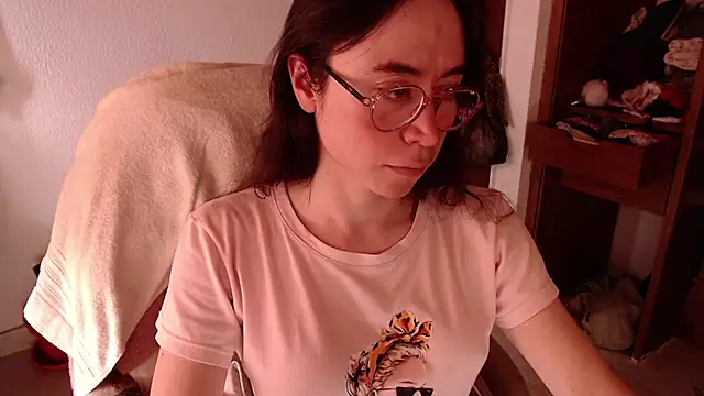 emily pearl  online show from November 10, 2025, 8:19 pm