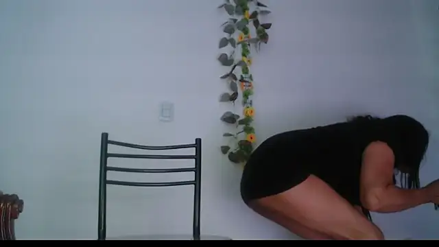 Snapshot of Anto055 chatting on December 5, 2024, 8:22 am Anto055 online show from December 5, 2024, 8:22 am