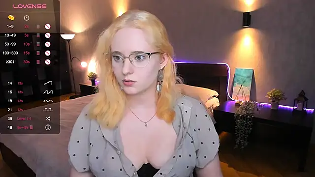 Aemilia  online show from January 24, 2025, 12:31 pm