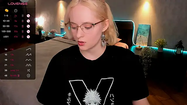 Aemilia  online show from February 6, 2025, 12:16 pm