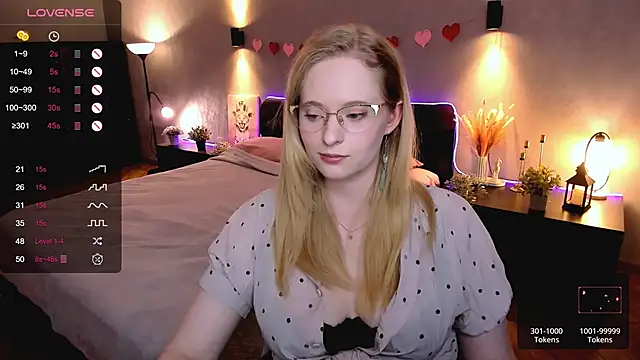 Aemilia  online show from October 3, 2025, 8:55 am