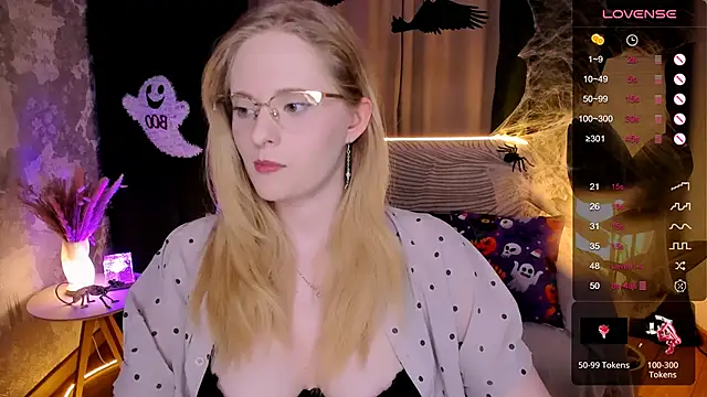 Aemilia  online show from October 27, 2025, 8:40 am