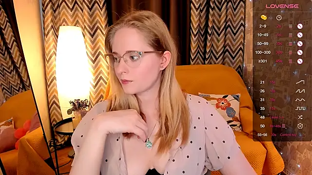 Snapshot of Aemilia_ chatting on May 22, 2026, 8:32 am Aemilia online show from May 22, 2026, 8:32 am