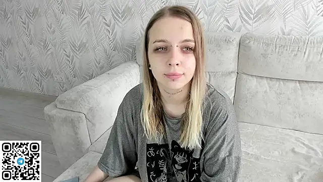Snapshot of Alice_Halle chatting on May 16, 2026, 2:41 am Alice Halle online show from May 16, 2026, 2:41 am