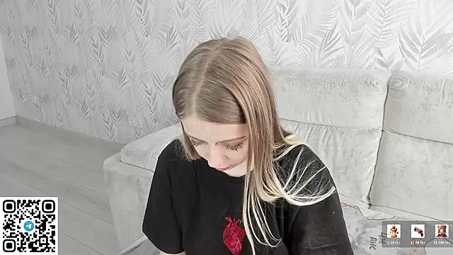 Snapshot of Alice_Halle chatting on May 29, 2026, 6:55 am Alice Halle online show from May 29, 2026, 6:55 am
