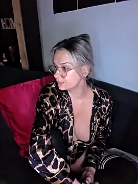 Snapshot of SpicyVicky chatting on March 13, 2025, 6:37 am SpicyVicky online show from March 13, 2025, 6:37 am