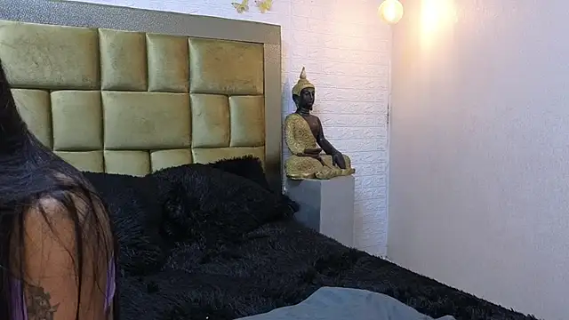 ximenawilliamss online show from April 12, 2026, 2:33 pm