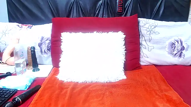 spicydiver38 online show from November 14, 2025, 5:55 pm