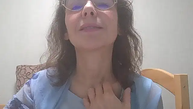 HollyJewel online show from December 26, 2024, 7:38 pm