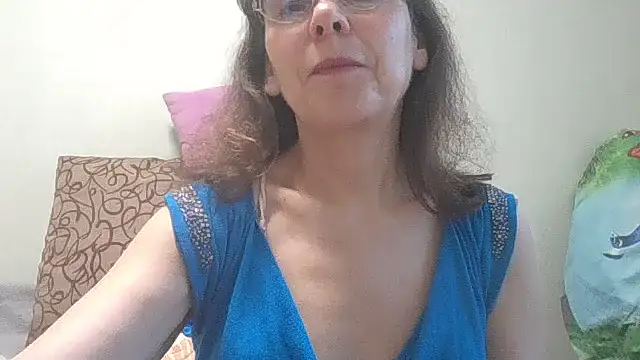 HollyJewel online show from June 10, 2026, 3:55 pm