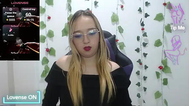 Snapshot of Liaroberts1 chatting on February 4, 2026, 2:39 am Liaroberts1 online show from February 4, 2026, 2:39 am