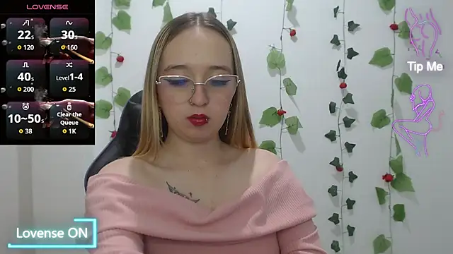 Snapshot of Liaroberts1 chatting on February 6, 2026, 2:38 am Liaroberts1 online show from February 6, 2026, 2:38 am