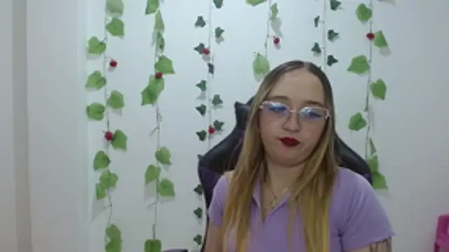 Snapshot of Liaroberts1 chatting on May 7, 2026, 3:34 am Liaroberts1 online show from May 7, 2026, 3:34 am