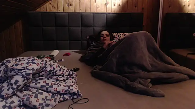 BoeseMoni1998 online show from February 20, 2025, 7:19 pm