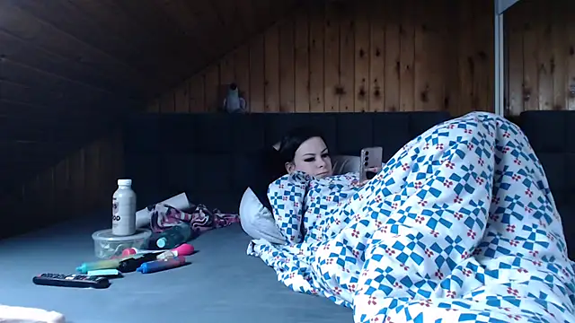 BoeseMoni1998 online show from November 1, 2025, 8:49 am