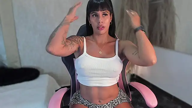 Cleopatra Fit online show from January 11, 2025, 6:33 pm