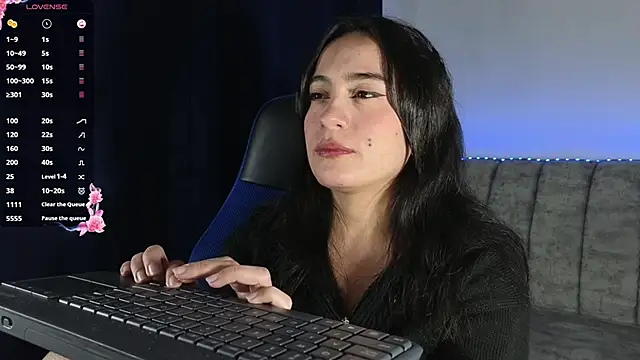 Snapshot of ZaraDames_ chatting on May 26, 2026, 2:29 am ZaraDames online show from May 26, 2026, 2:29 am