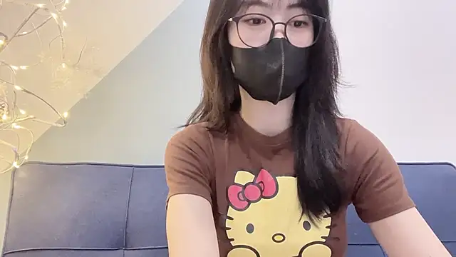  minji bae online show from December 4, 2025, 2:26 pm