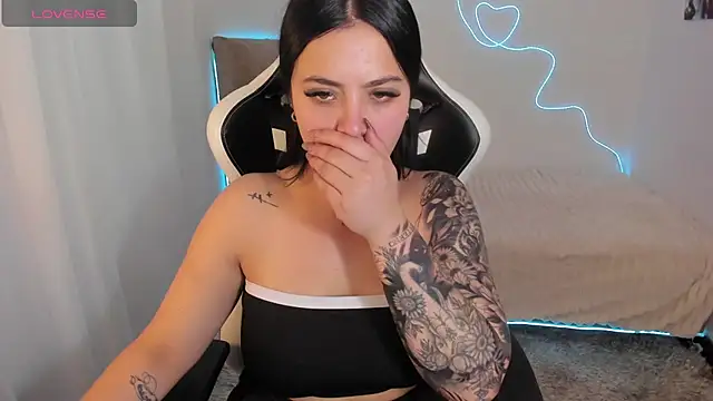 Victoryyy  online show from September 18, 2025, 7:49 pm