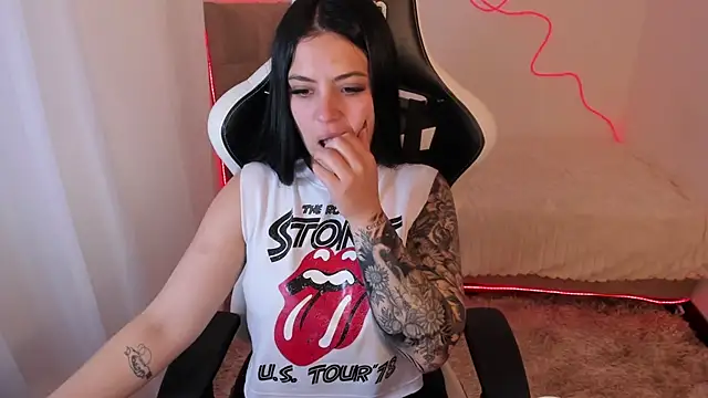 Victoryyy  online show from September 20, 2025, 5:58 pm