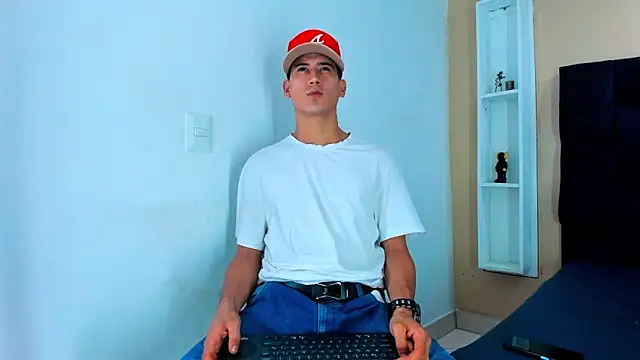 Snapshot of Jhonn_Rhyss chatting on December 18, 2024, 2:32 am Jhonn Rhyss online show from December 18, 2024, 2:32 am