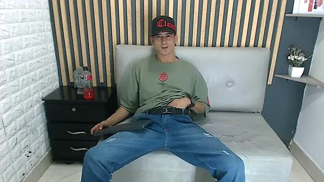 Snapshot of Jhonn_Rhyss chatting on January 23, 2025, 2:23 am Jhonn Rhyss online show from January 23, 2025, 2:23 am