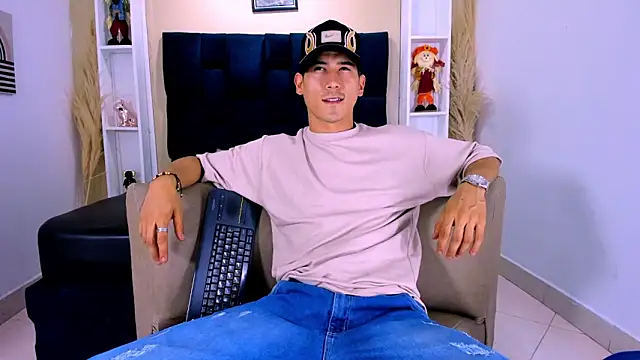 Snapshot of Jhonn_Rhyss chatting on October 17, 2025, 1:20 am Jhonn Rhyss online show from October 17, 2025, 1:20 am